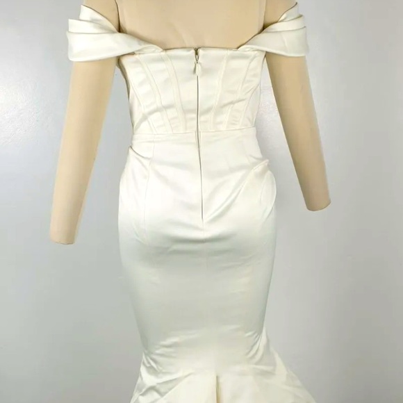 House of CB ‘Antoinette’ Ivory Corset Off Shoulder LIMITED EDITION Bridal Gown - Picture 11 of 16